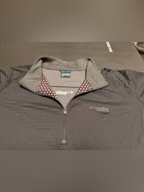 Columbia Titanium 1/4 zip in Charcoal with heather grey Accent